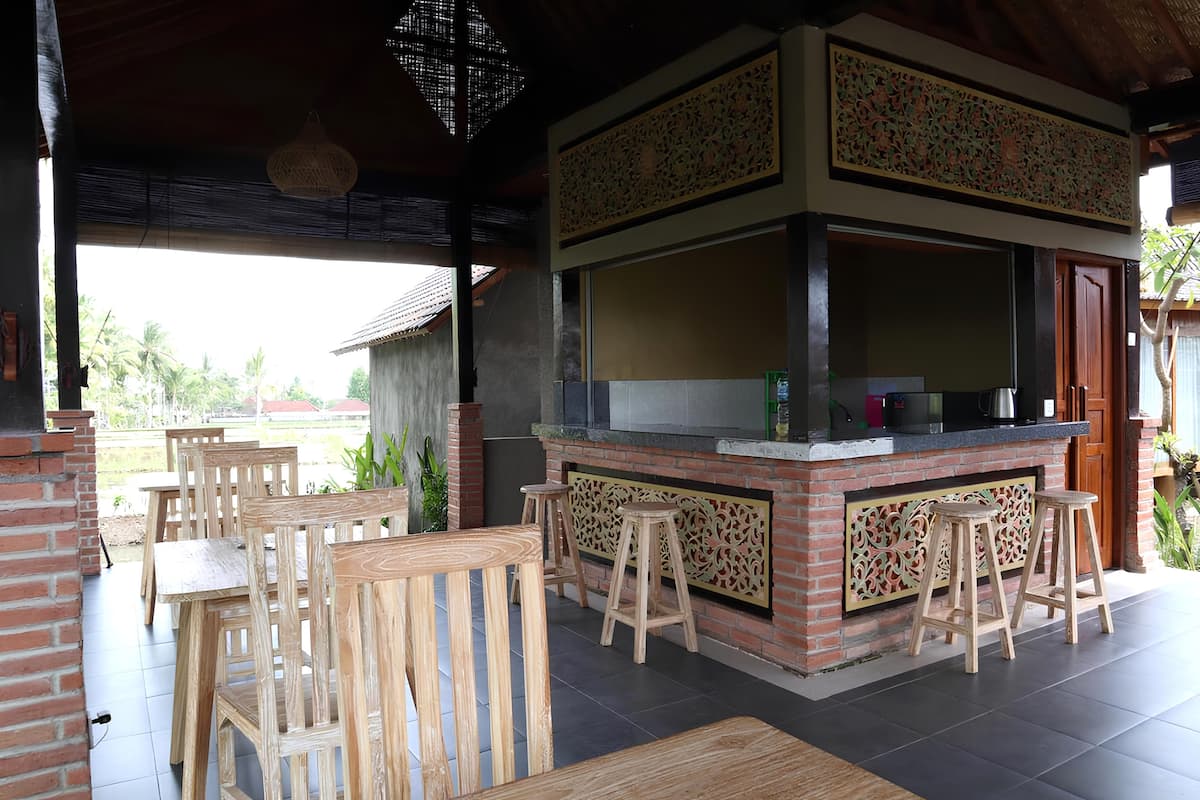Shared dining area image 1