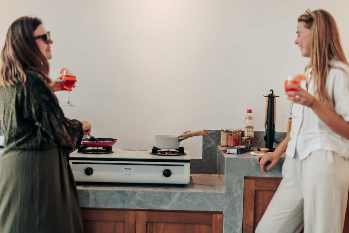 Shared full kitchen image 1