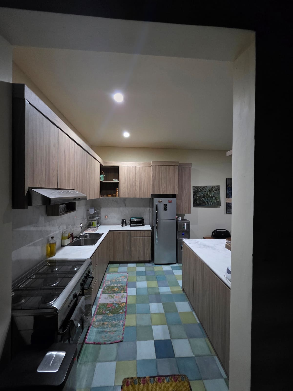Full kitchen image 1