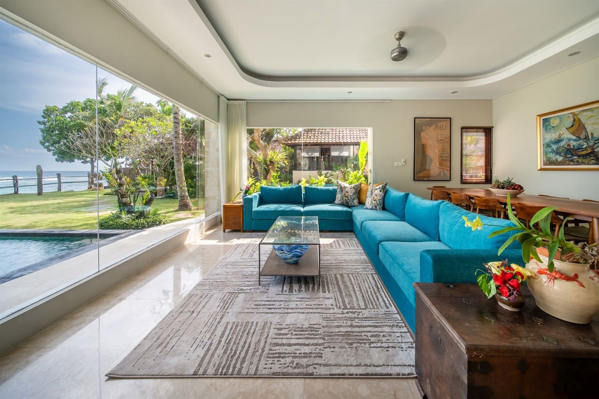 Open plan living and dining area