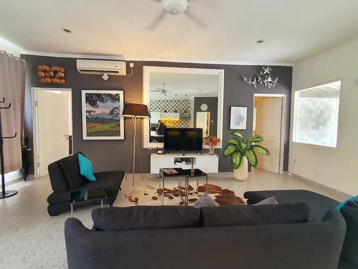 Living room image 1