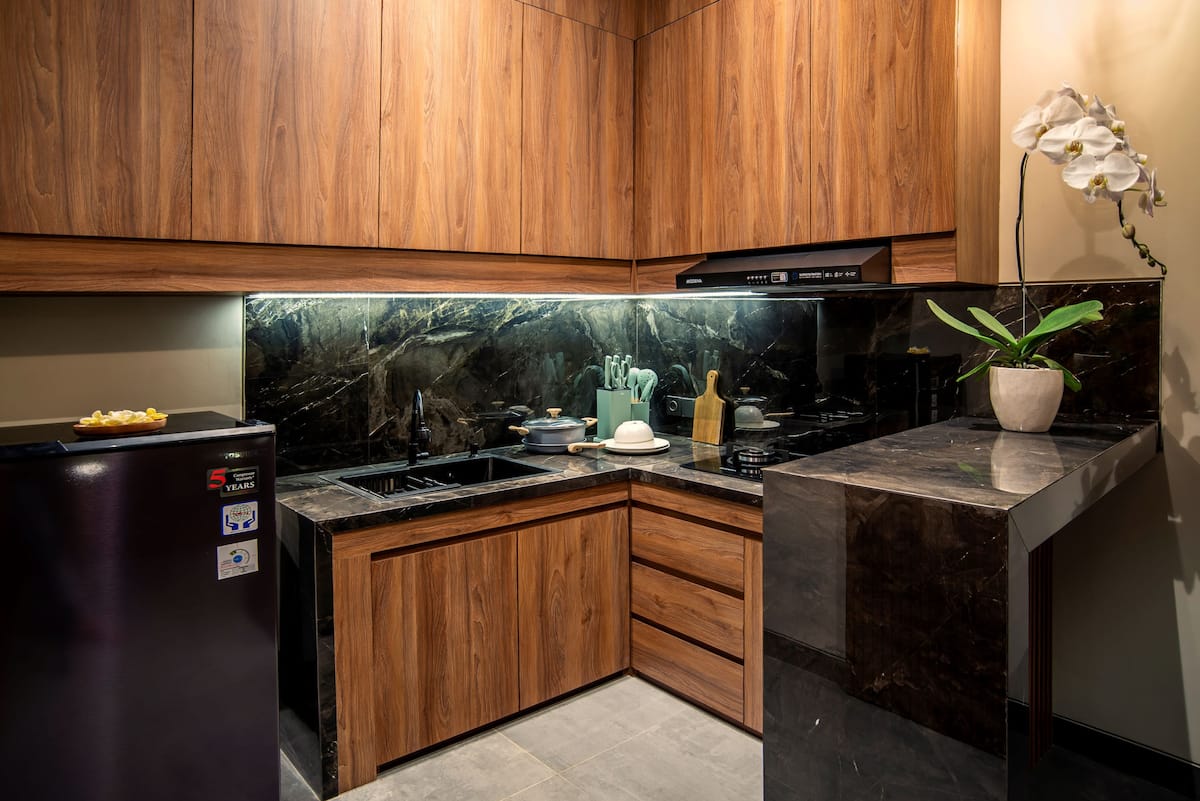 Full kitchen image 1