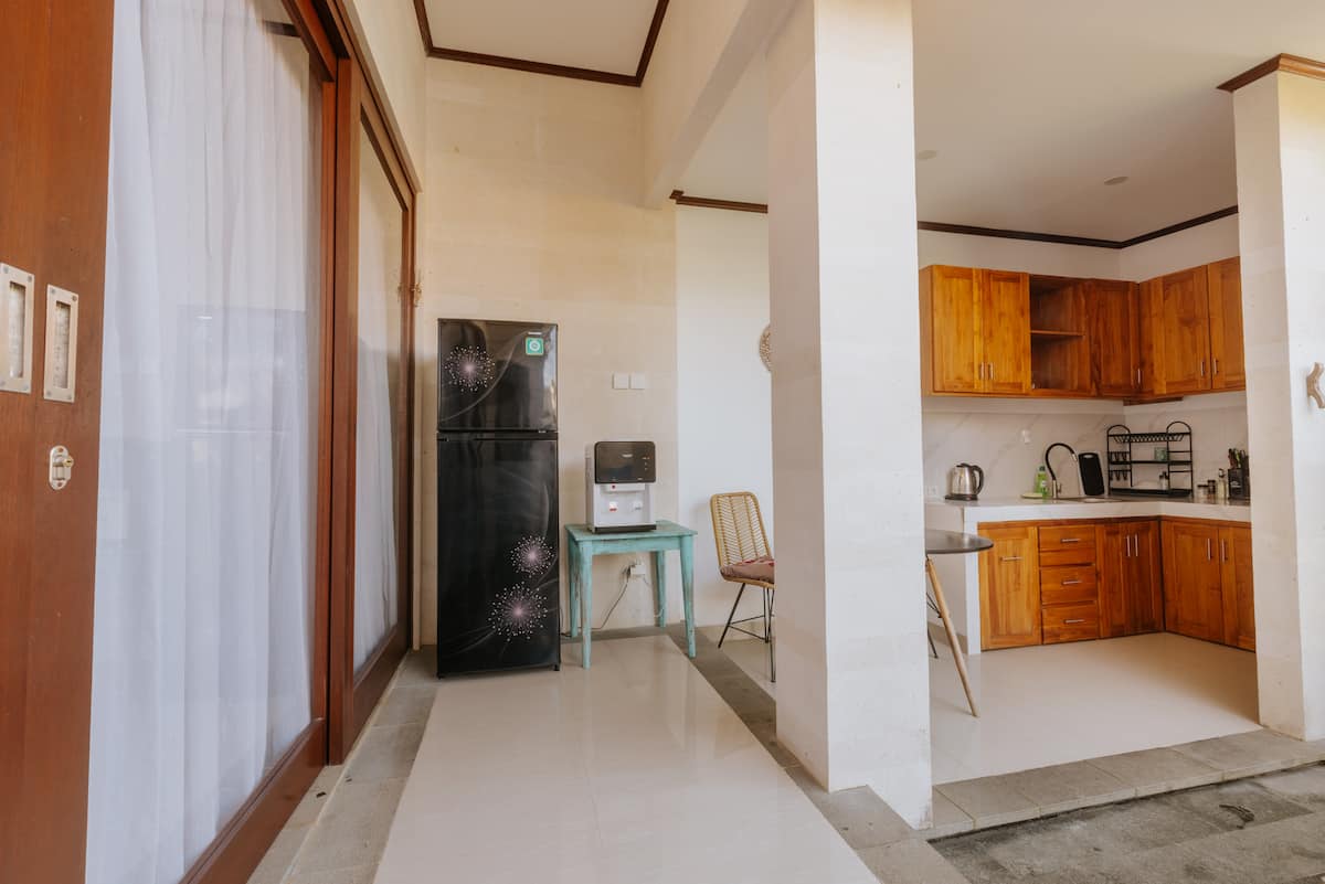 Full kitchen image 1
