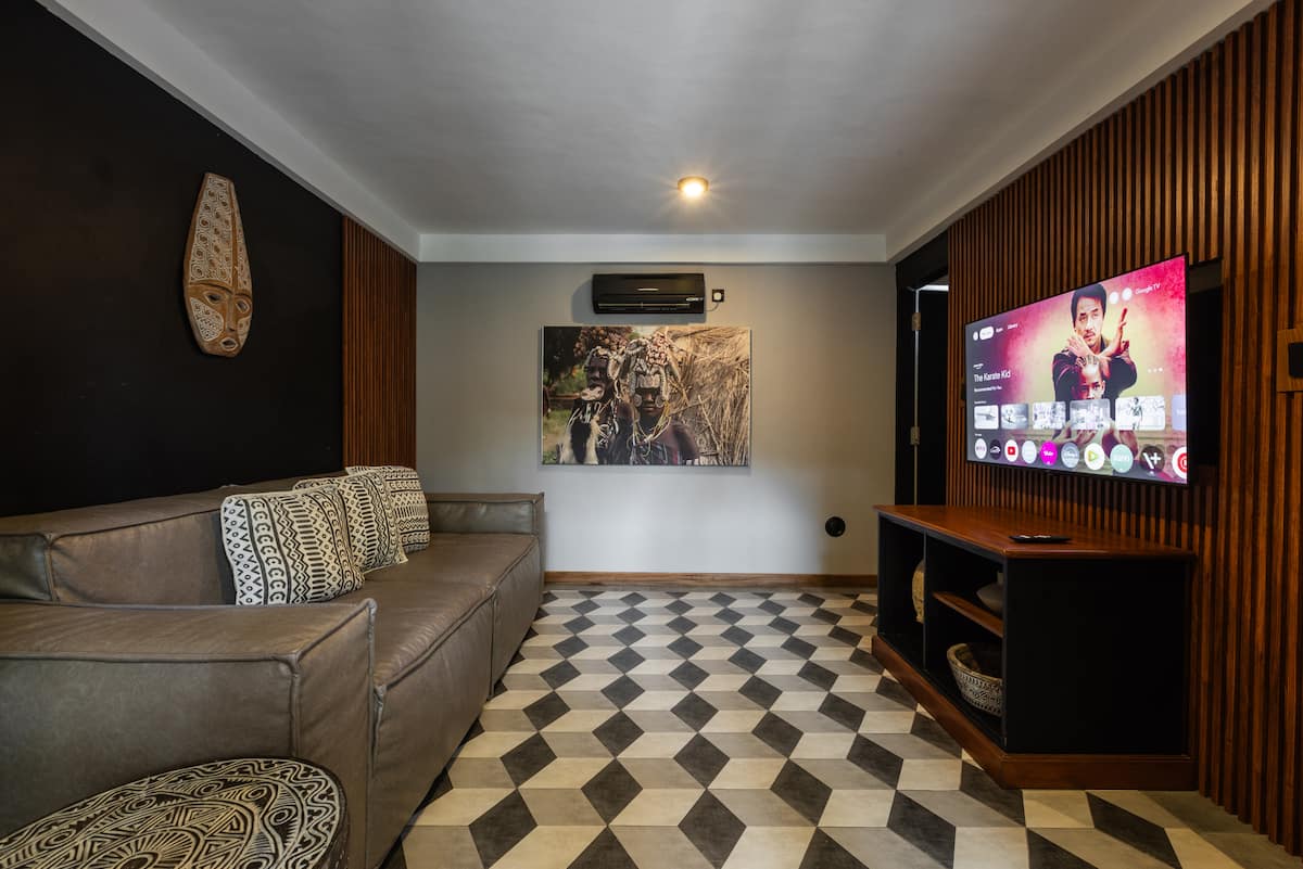 Living room image 1