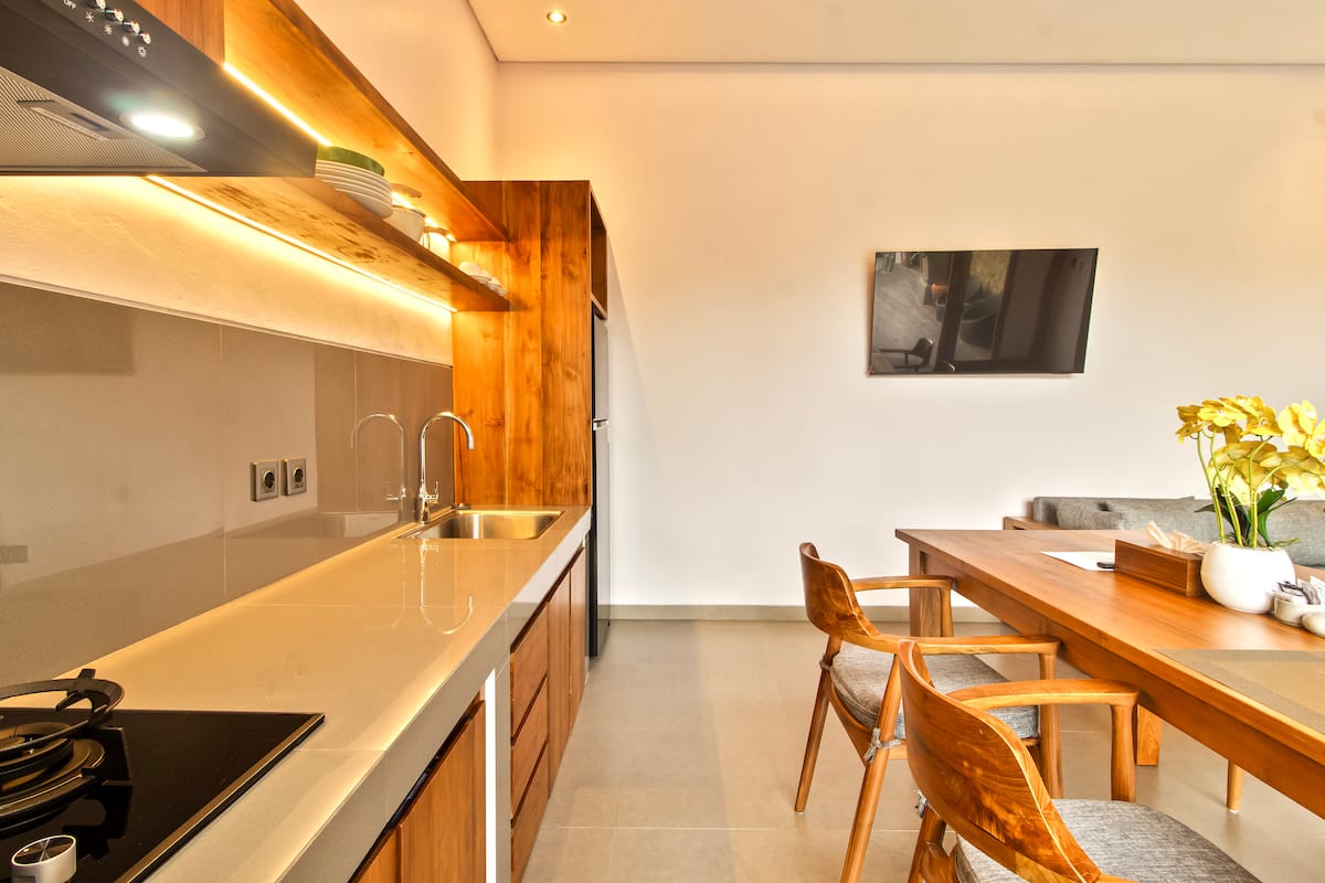 Full kitchen image 1