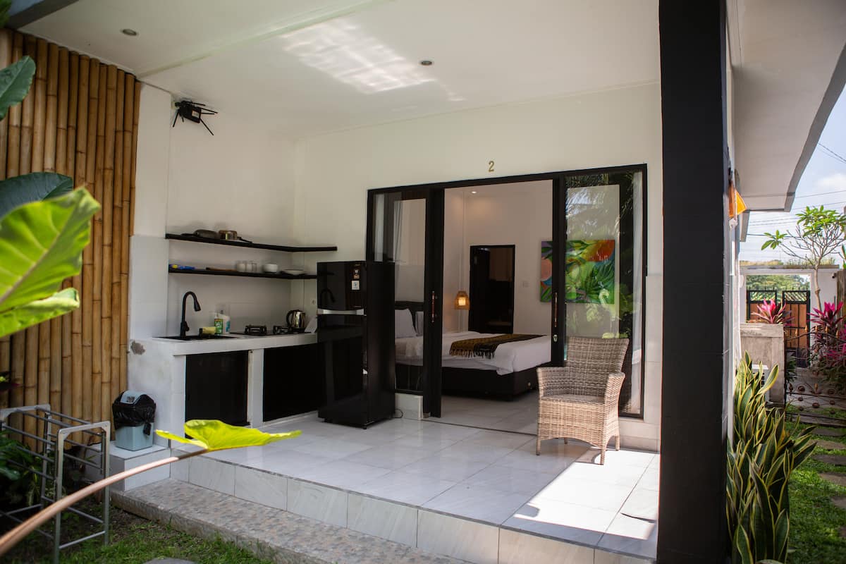 Full kitchen image 1