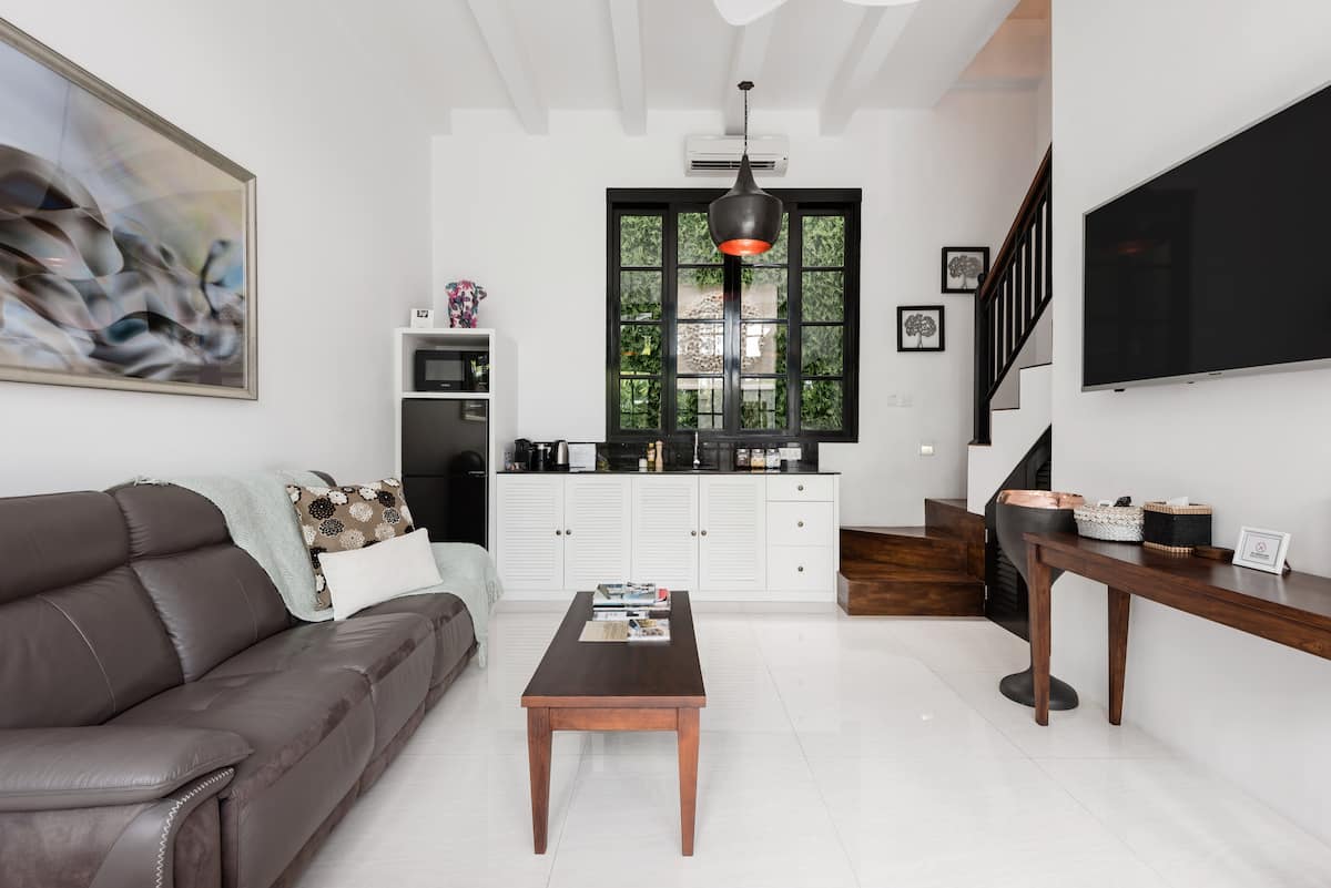 Living room image 1
