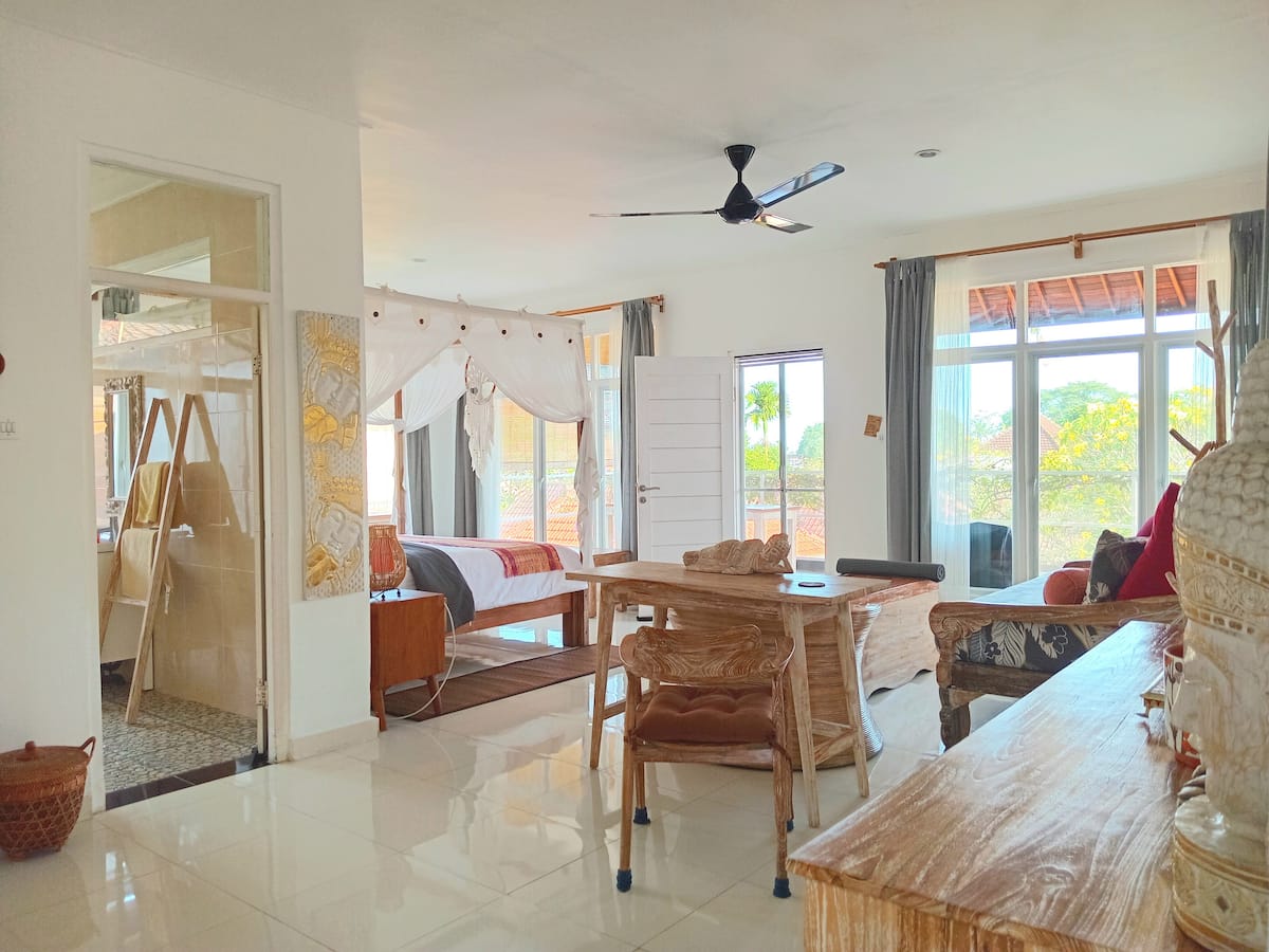 green biu Spacious Studio W/Balcony In Center Ubud property photograph