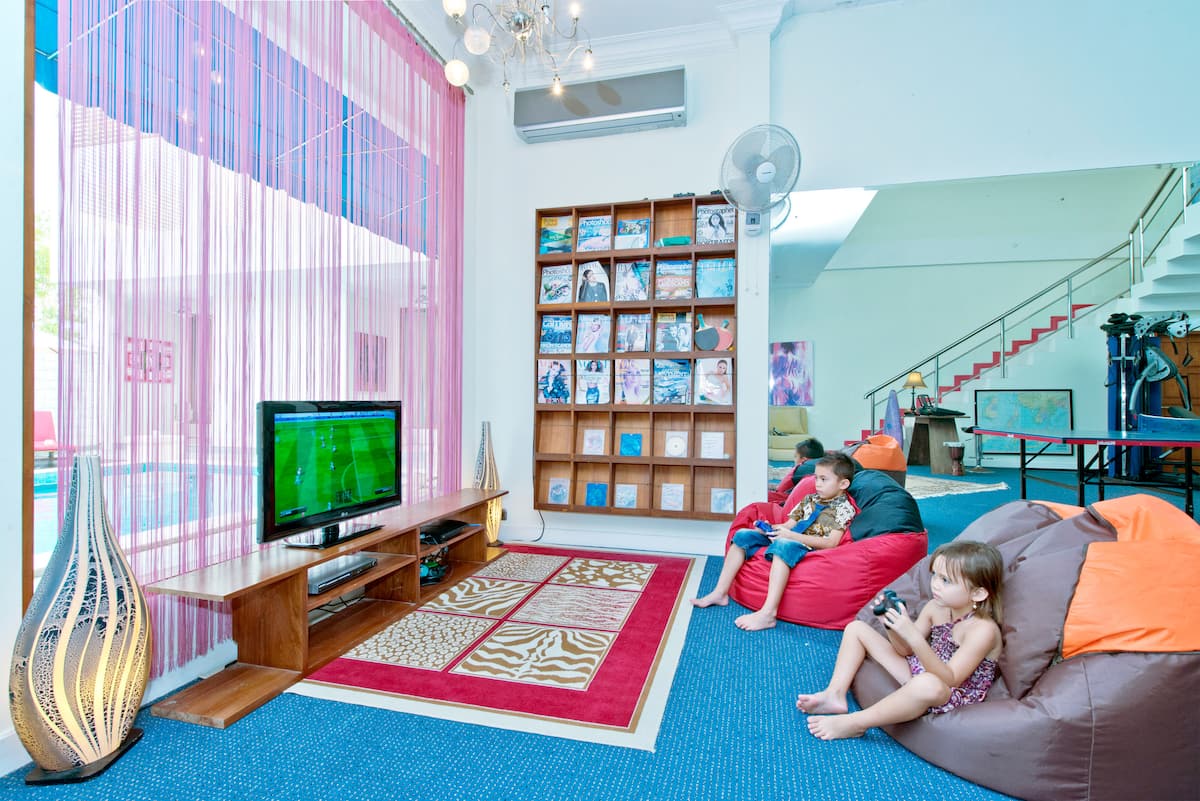 Private 4BR Family Villa + Breakfast property photograph