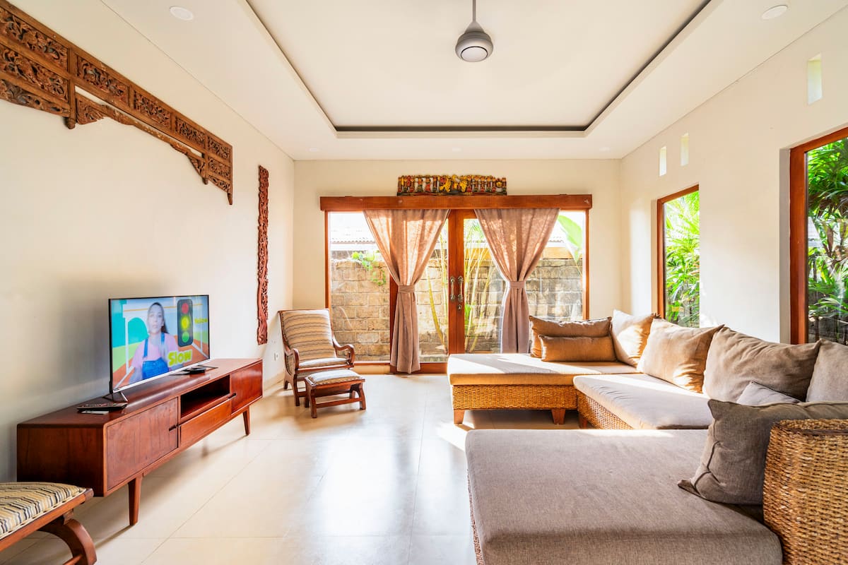 Living room image 1