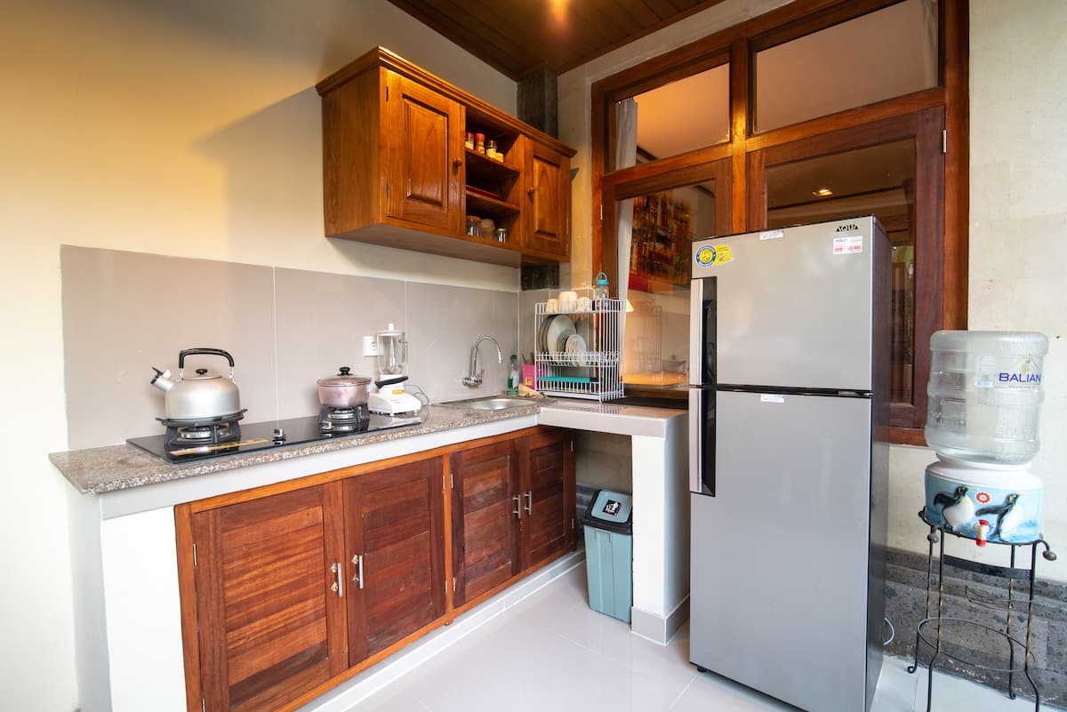 Full kitchen image 1