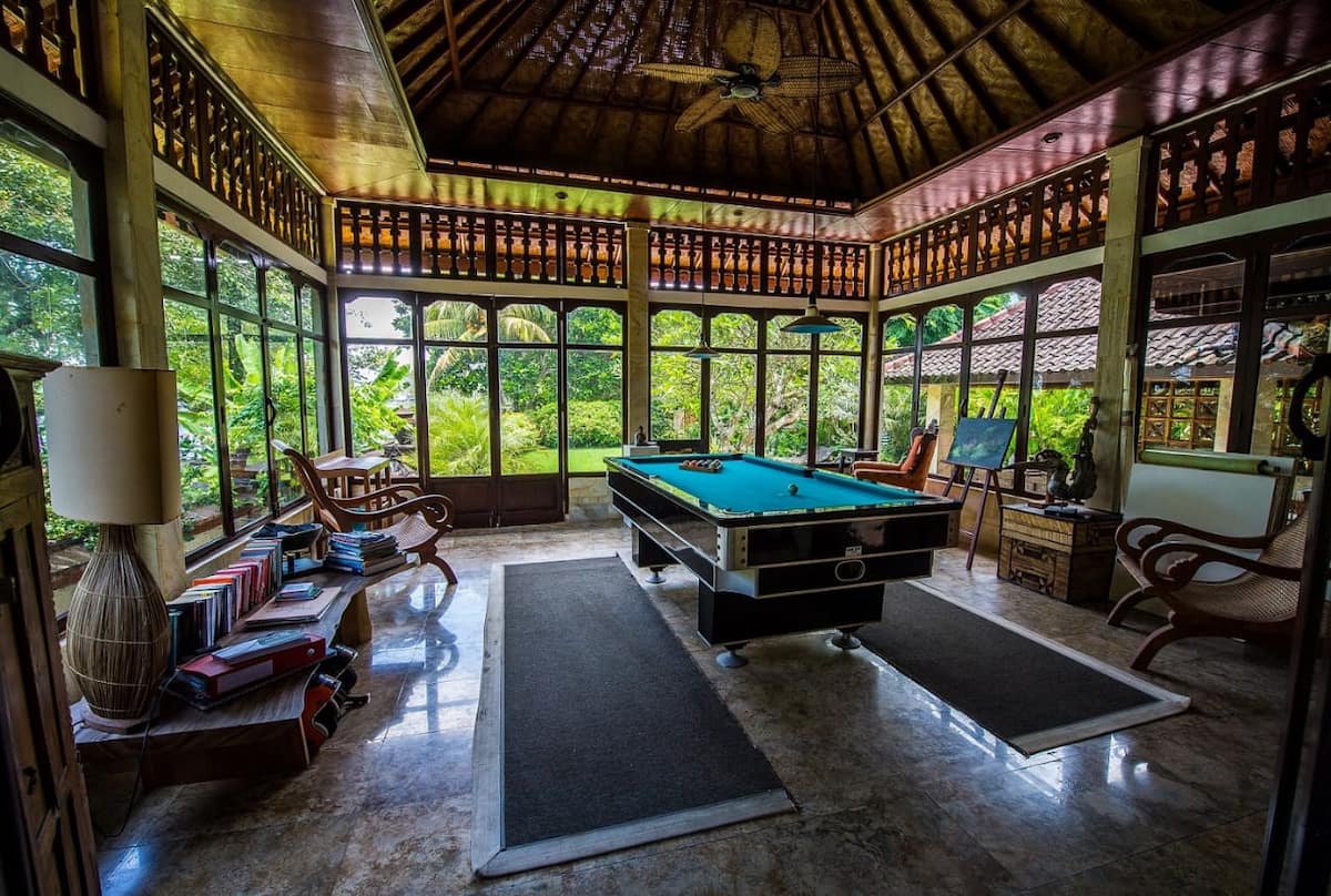Billiard room