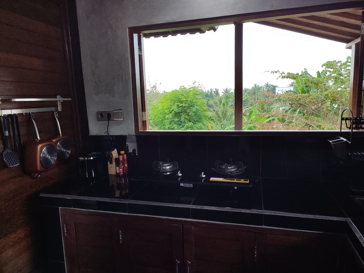 Full kitchen image 1