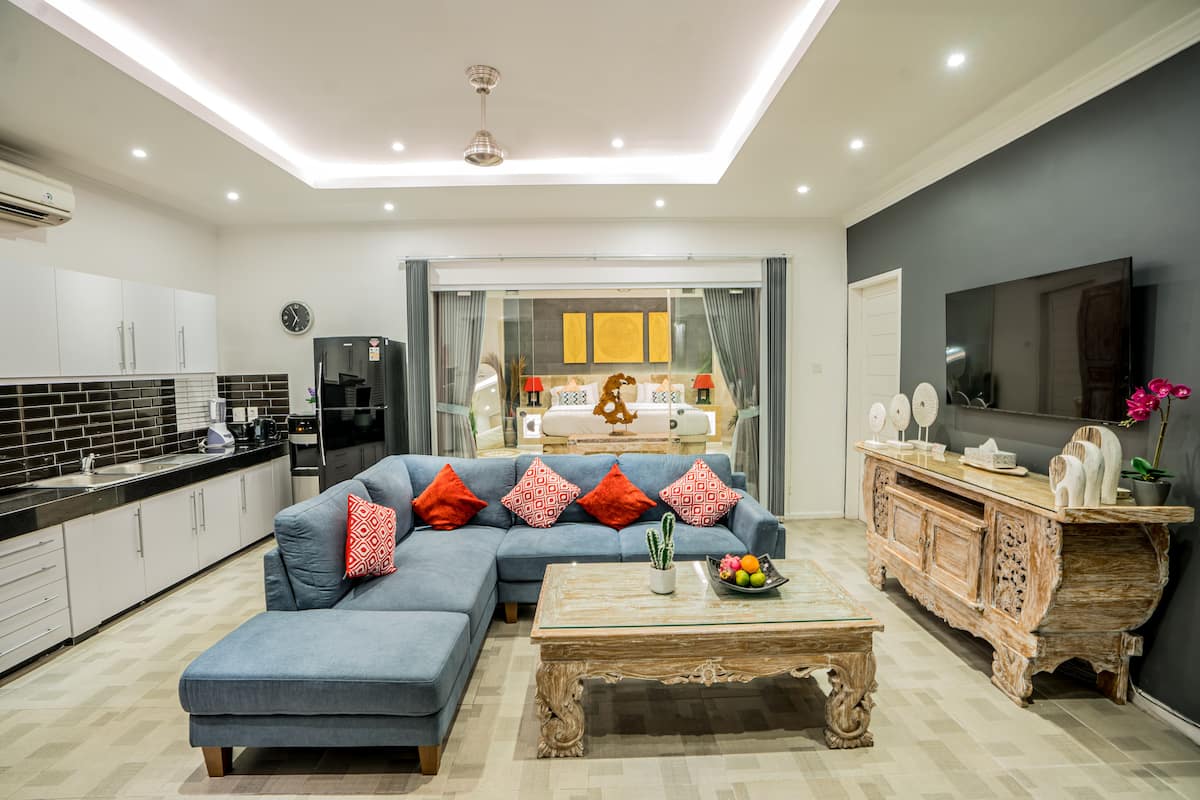 Living room image 1