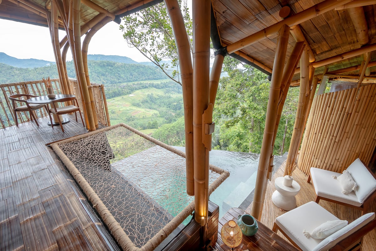 Cliffside Bamboo Treehouse - Private Heated Pool property photograph