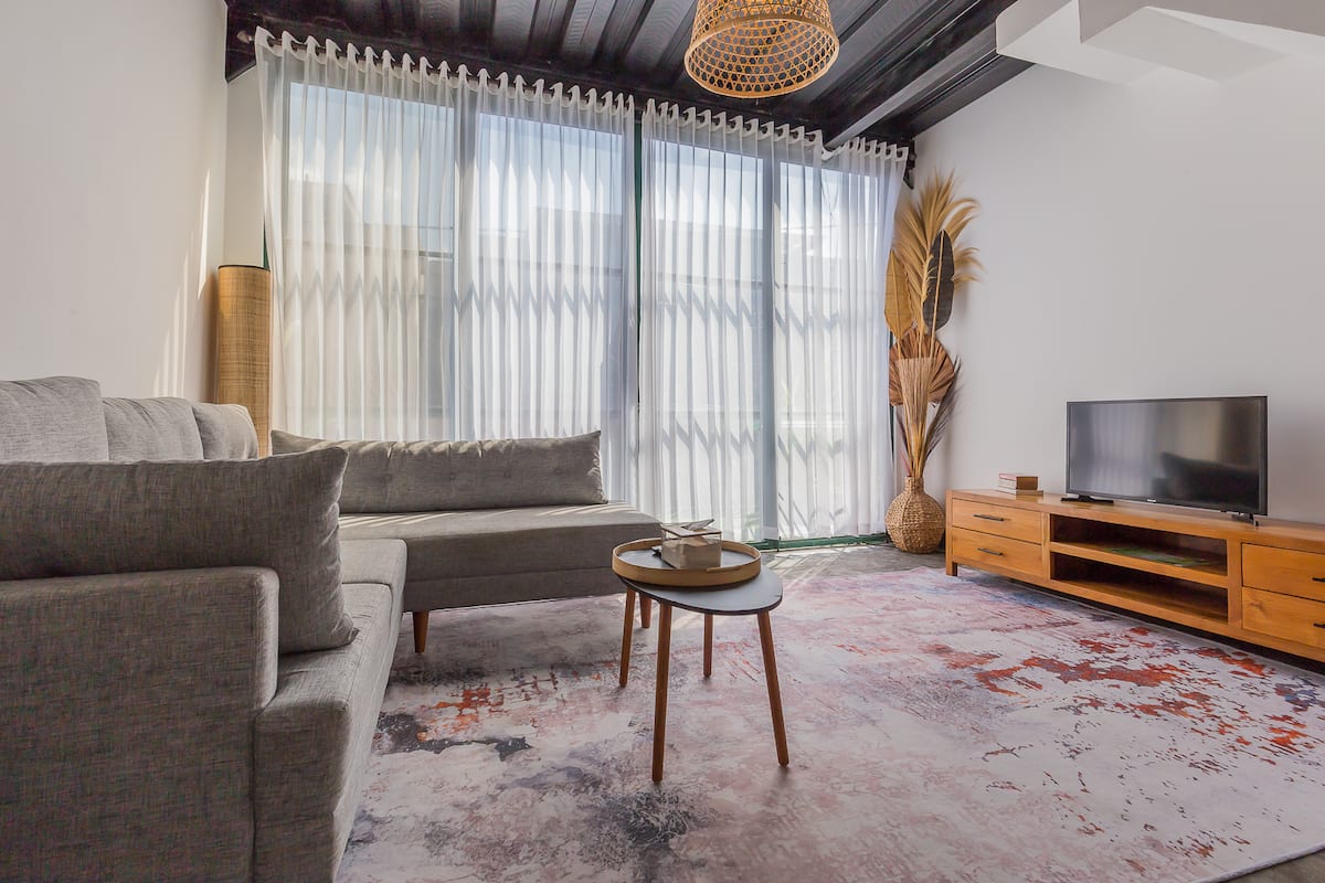 Living room image 1