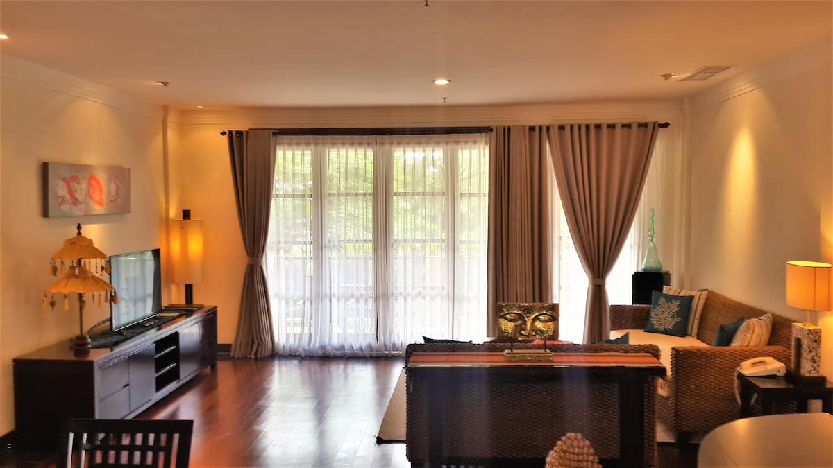 Living room image 1