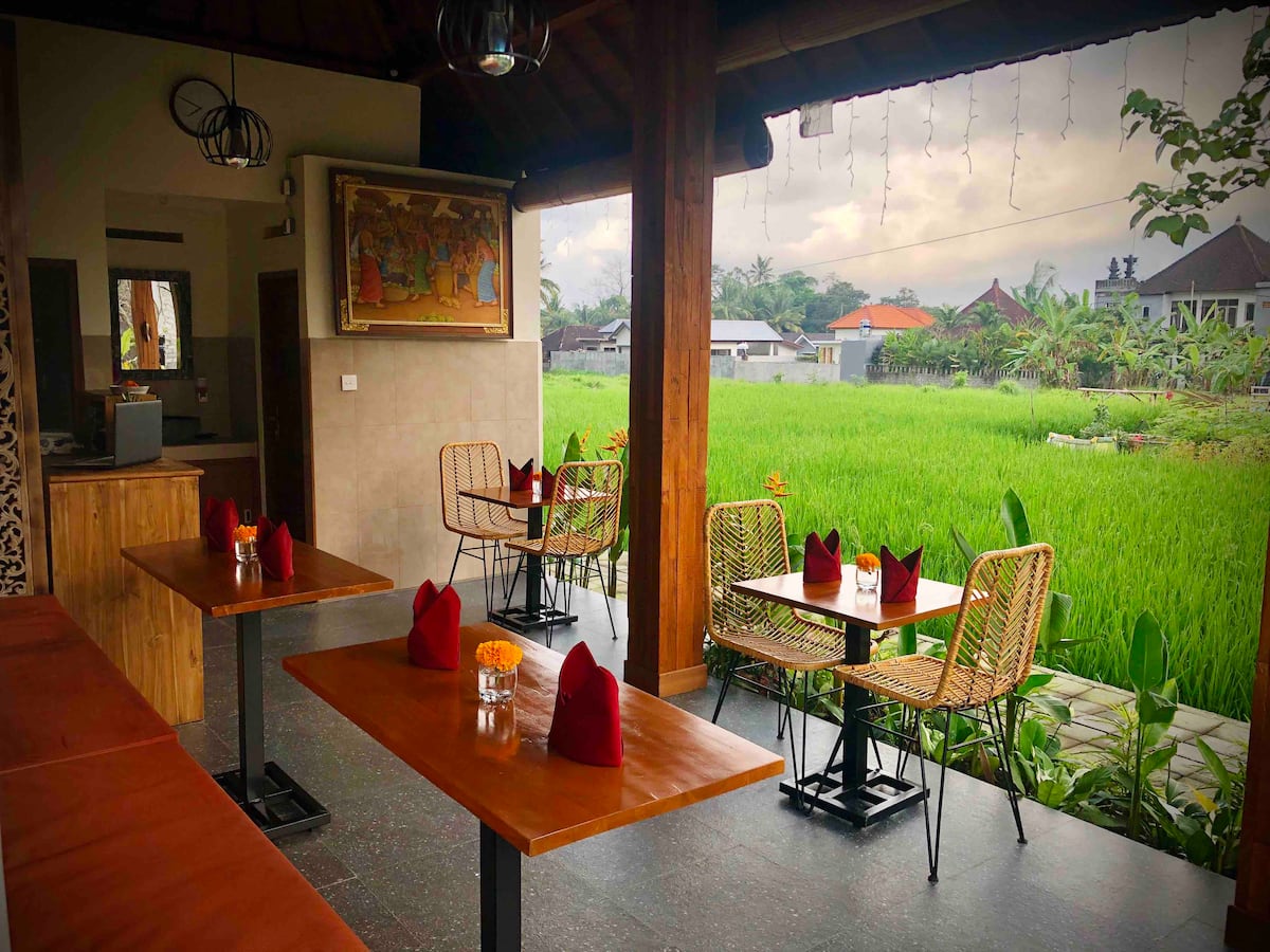 Shared dining area image 1