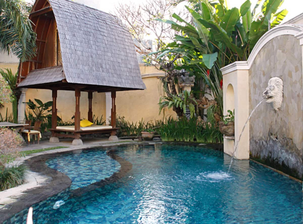 Private swiming pool