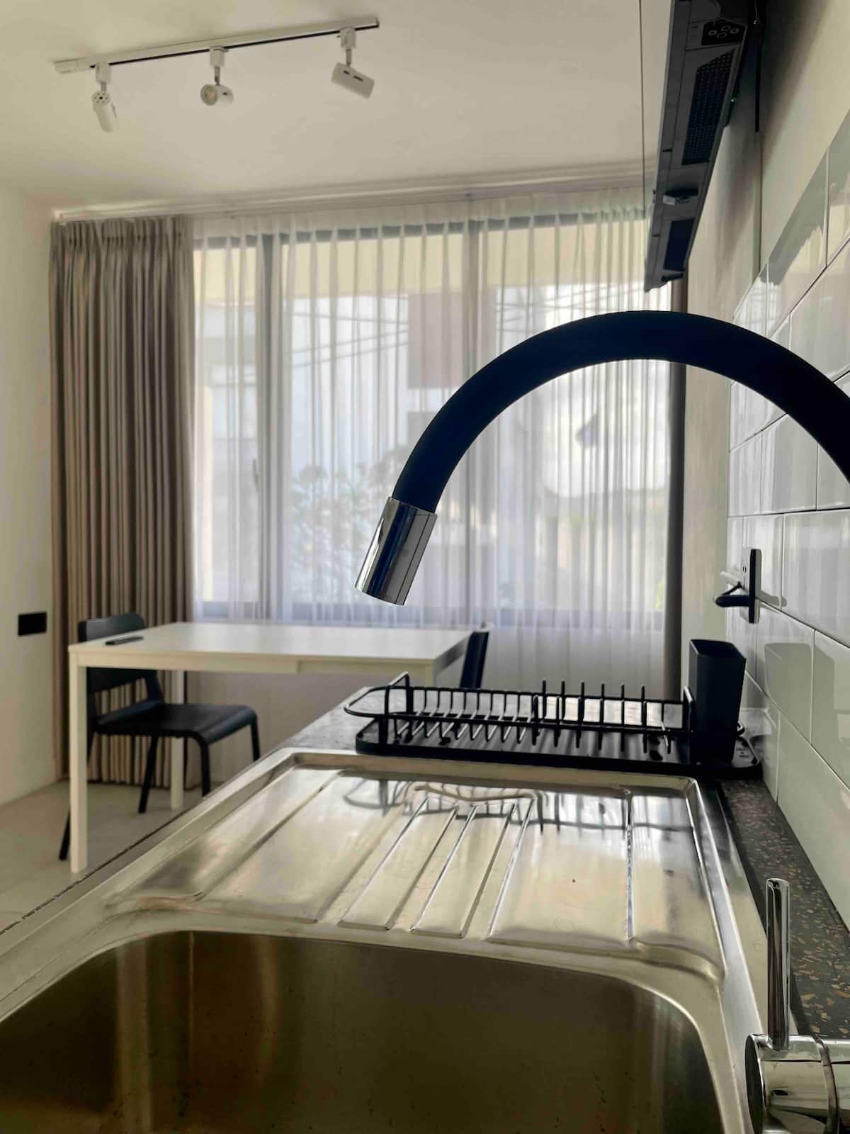 Full kitchen image 1