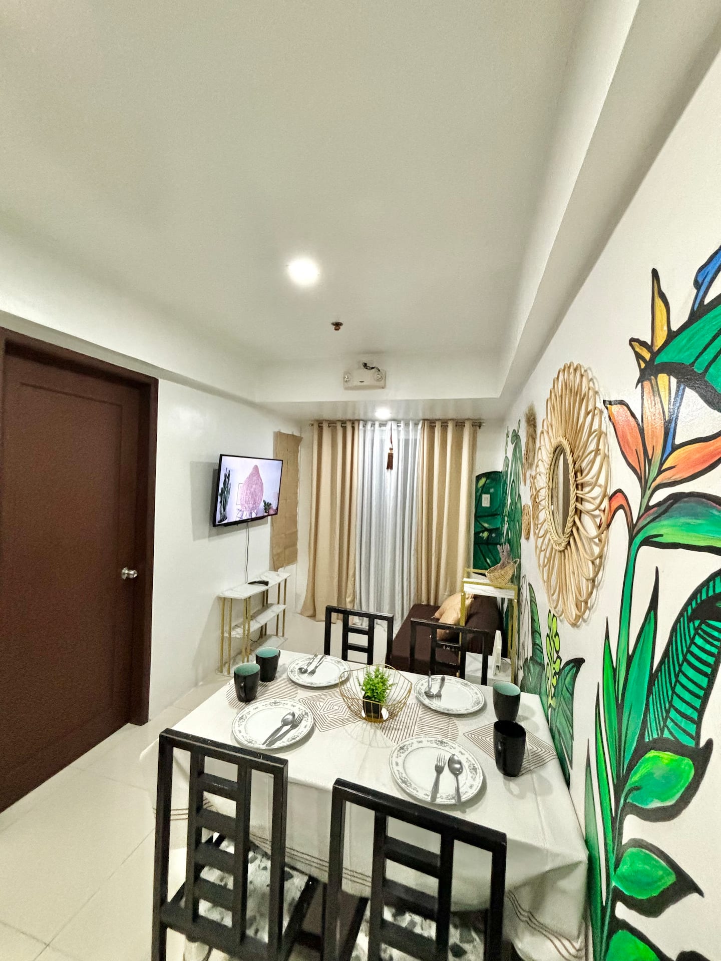 Homey 2BR Suite with Balcony Near Burnham Park